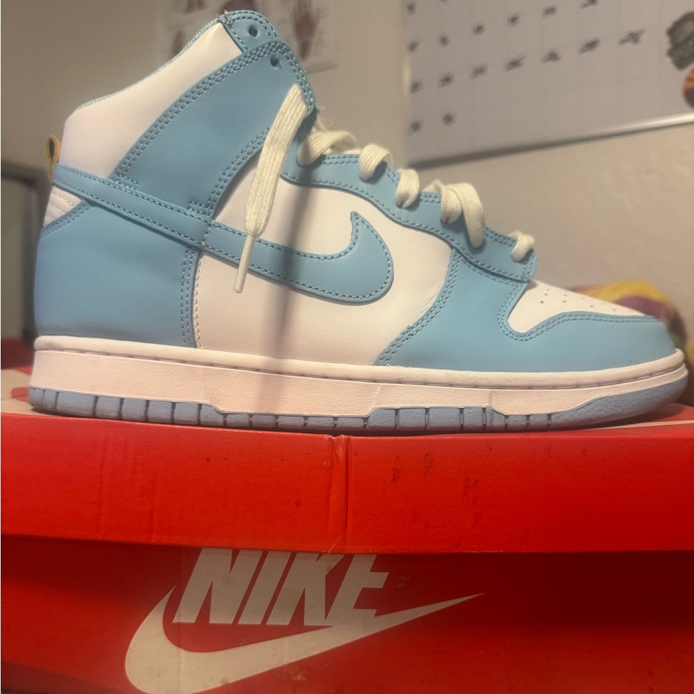 Nike Mens Sky Blue and White UNC Dunks Sneakers